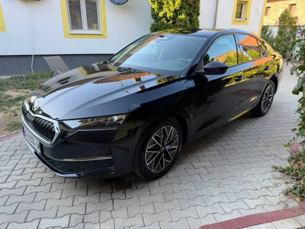 Škoda Octavia 1100E/Mesecno