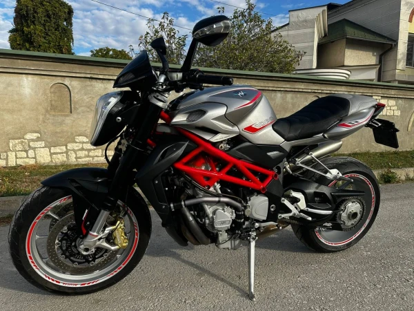MV Agusta 1090 BRUTALE RR