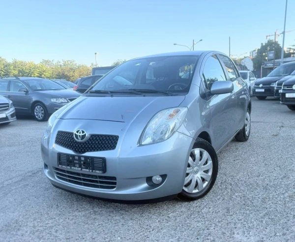 Toyota Yaris 1.3 SOL CH
