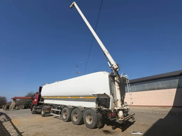 Lecitrailer prikolica za stocnu hranu