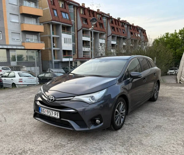 Toyota Avensis 2.0 D-4D NAV/KAMERA